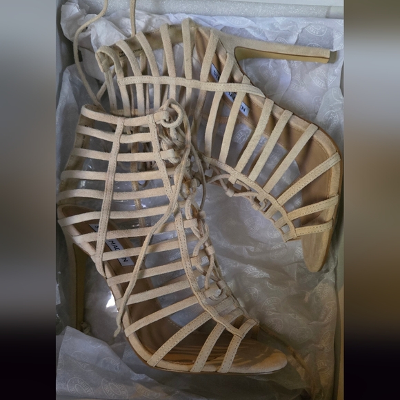 Steve Madden BEAUTIFUL NEW in box cage beige heels sz7M - Picture 2 of 8